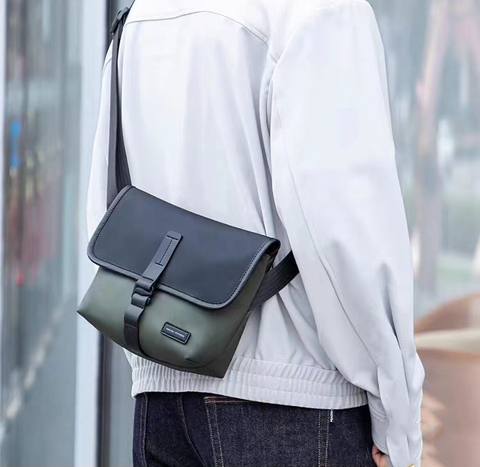 Light casual shoulder postman contrast color trend crossbody bag